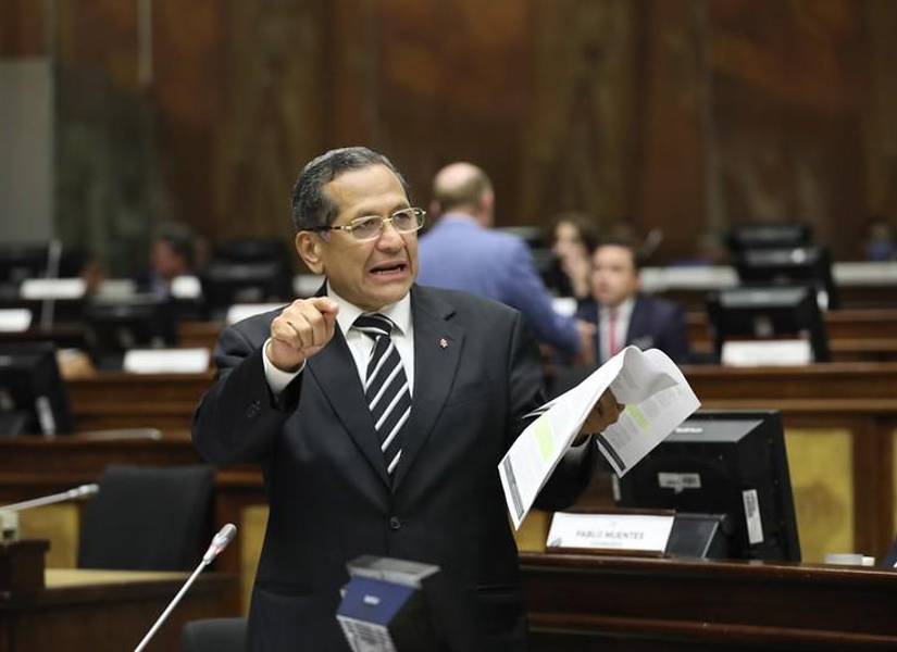 Luis Almeida, del PSC, habló de prórroga en funciones de notarios del país.