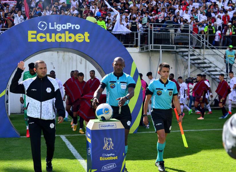 Los hinchas tuvieron que subir a las montañas y a los techos para ver el juego de Mushuc Runa ante Liga de Quito.