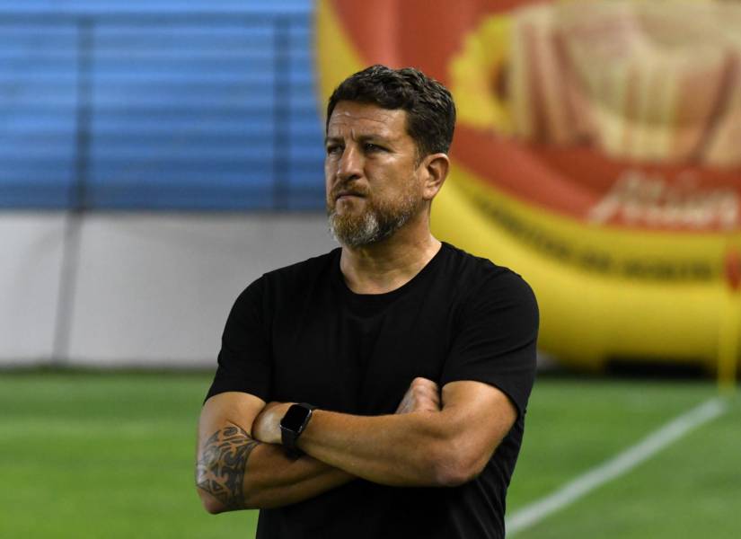 Patricio Urrutia como entrenador del Delfín SC.