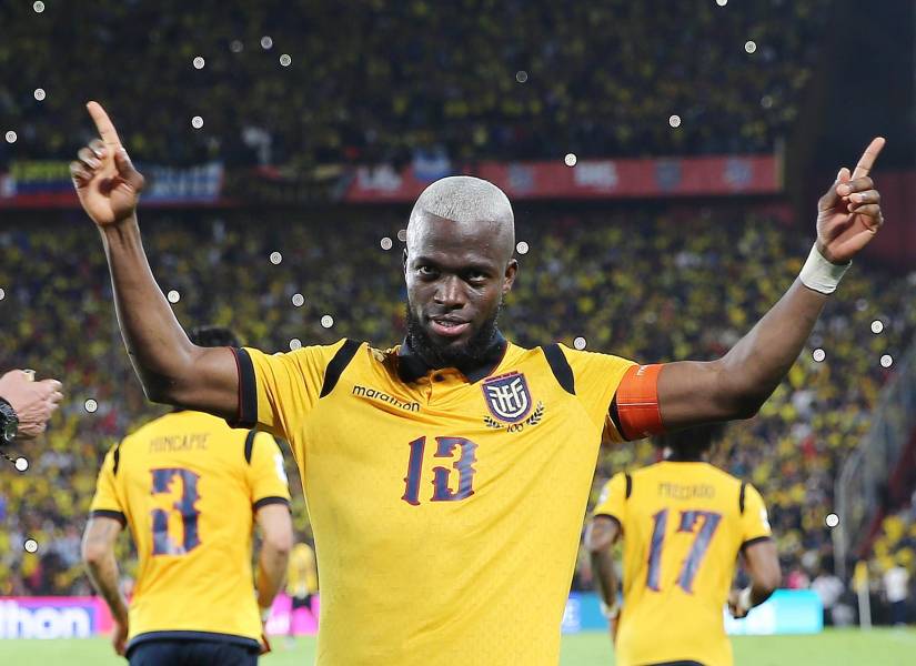 Enner Valencia celebra su gol ante Argentina este martes en un partido de la última fecha de las Eliminatorias Sudamericanas a la Copa Mundial de 2026.