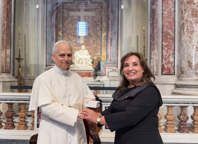 Dina Boluarte y León XIV.