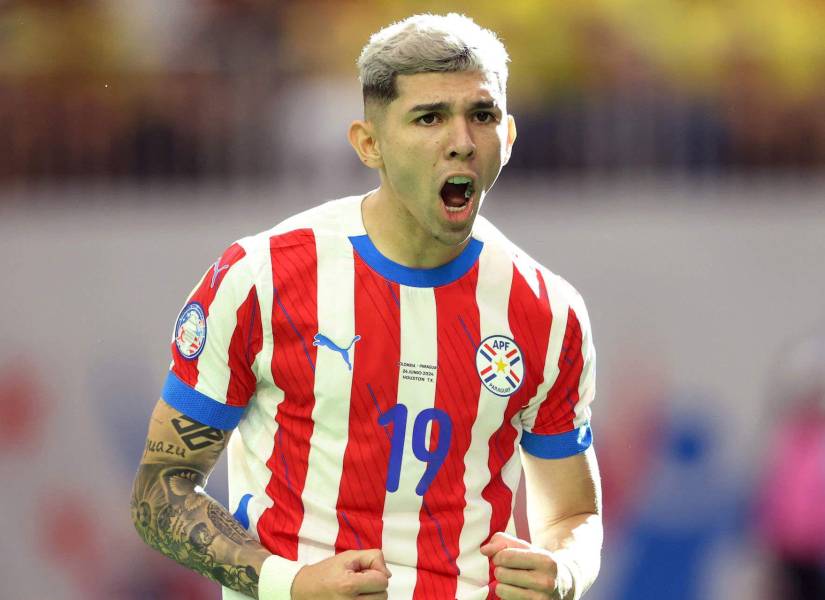 Julio Enciso con la selección paraguaya.