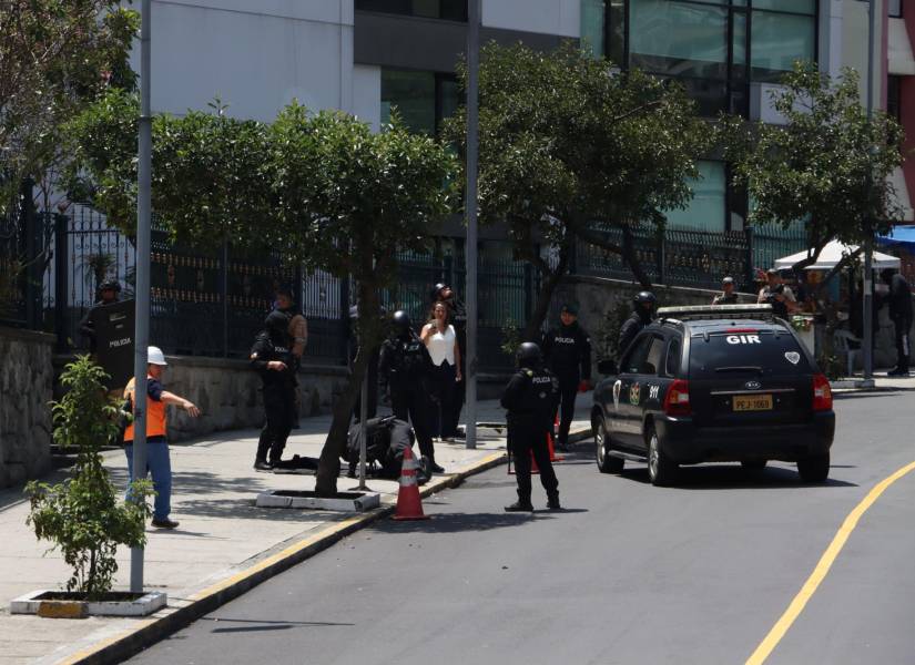 Con la participación de Policía Nacional, Bomberos se realizó el Mega simulacro interinstitucional en la Contralorí­a General del Estado, la Asamblea, Min. Trabajo.