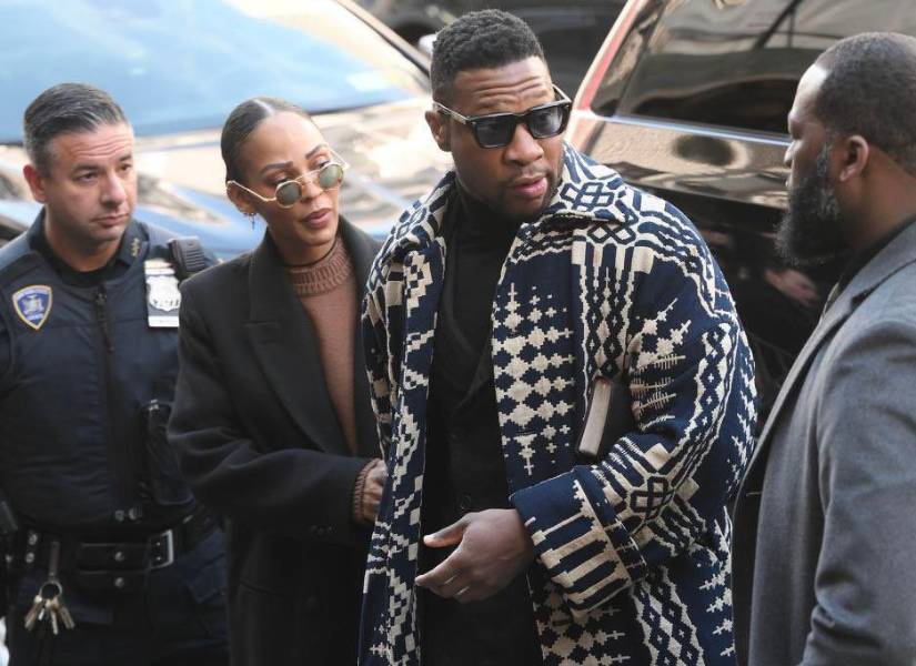 Jonathan Majors junto a su actual pareja Meagan Good.