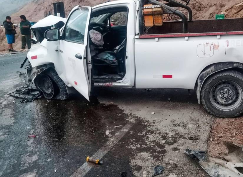 La camioneta que colisionó con el bus accidentado, el conductor se encuentra a disposición de la policía