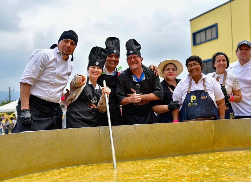 El actor guayaquileño Andrés Crespo fue parte de los animadores del evento que ser realizó en la Universidad San Gregorio de Portoviejo.
