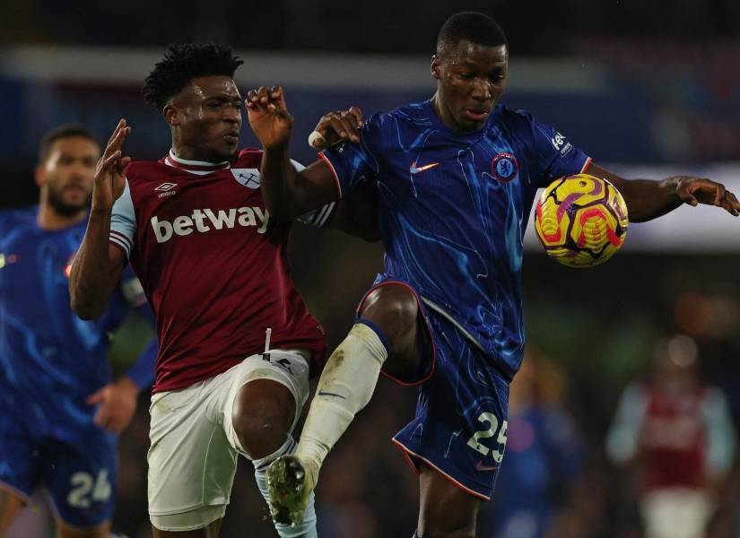 Moisés Caicedo disputó todo el partido.