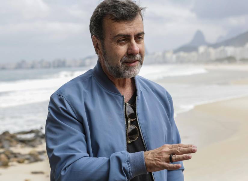 El presidente de la agencia Brasileña de Promoción Turística Internacional (Embratur), Marcelo Freixo, habla durante una entrevista con EFE este jueves, en Río de Janeiro (Brasil). EFE/ André Coelho