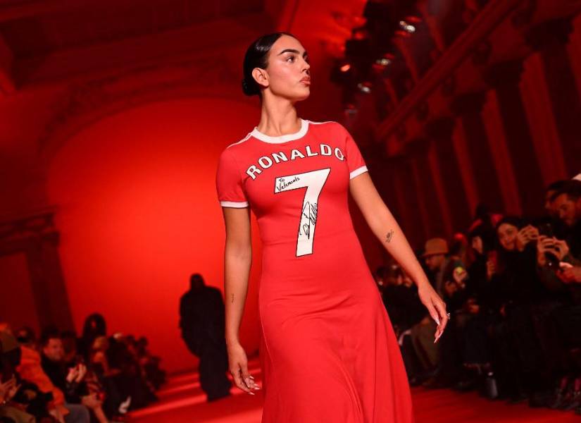 Georgina Rodríguez con el vestido que lleva el número de Cristiano Ronaldo.