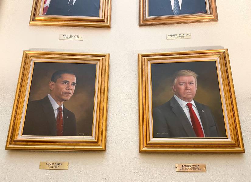 Retrato de Donald Trump que se colocó en el Capitolio de Colorado, en Estados Unidos, que fue retirado.