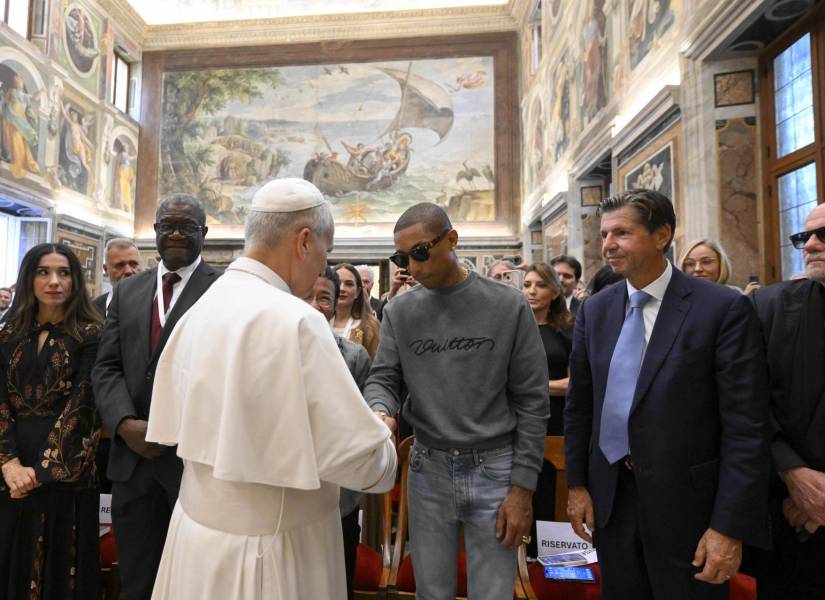 El papa León XIV saludó este viernes al cantante estadounidense Pharrell Williams en el Vaticano, en una audiencia celebrada un día antes de un concierto en la Plaza de San Pedro.