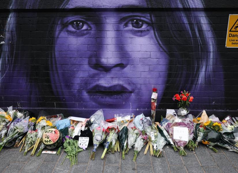 Tributos a Ozzy Osbourne en el mural de Black Sabbath de Birmingham.