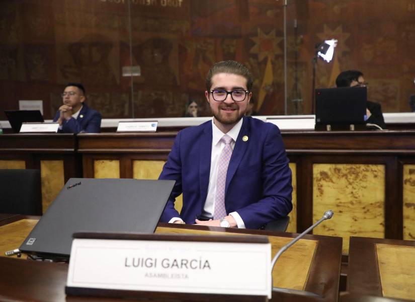 Luigi García en la curul de la Asamblea Nacional.