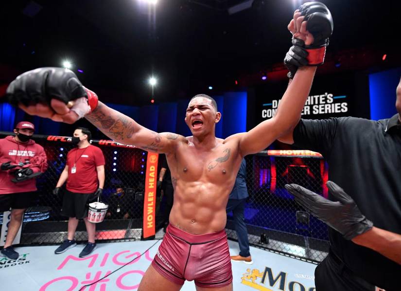 Michael Morales en su triunfo dentro del Dana White Contender's