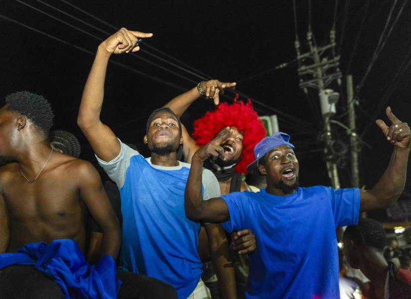 Aficionados celebran esta noche en Puerto Príncipe la clasificación de Haití para el Mundial de Estados Unidos, México y Canadá 2026 al quedar primera en su grupo de la Concacaf.