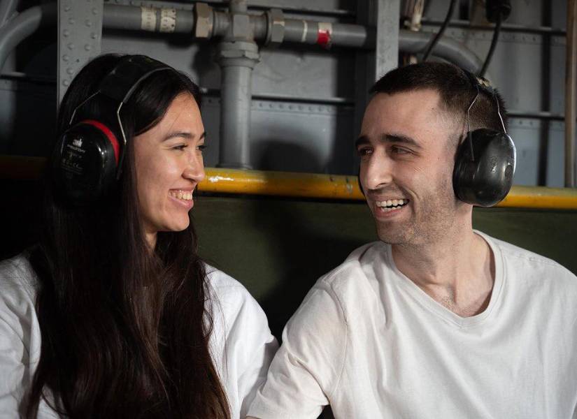 Noa Argamani se reencuentra con su novio Avinatan Or tras más de dos años de secuestro.​​​​​