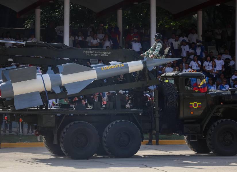 Maduro pidió también seguir recuperando el sistema de armas y fortalecer la defensa aérea y antiaérea con tecnología propia.