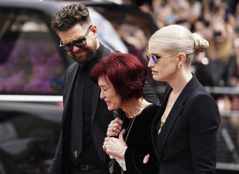 Esposa e hijos de Ozzy Osbourne en su funeral.