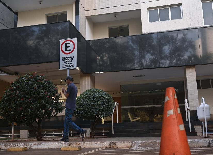 Fotografía de la fachada de uno de los domicilios vinculados a Jair Renan Bolsonaro, hijo del expresidente brasileño Jair Bolsonaro en Brasilia, Brasil