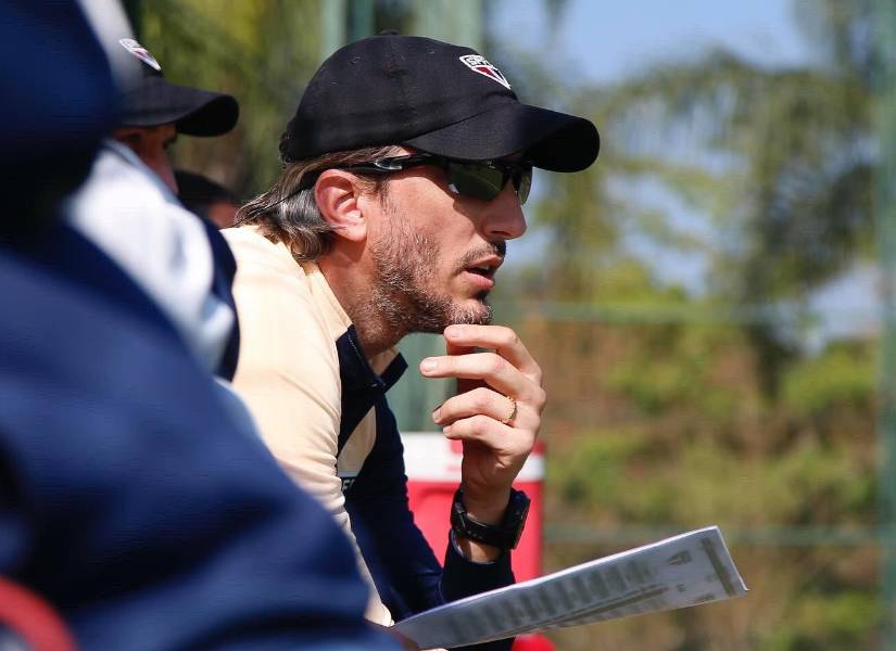 Luis Zubeldía firmó con Sao Paulo en este 2024 y tiene contrato hasta finales del 2025.