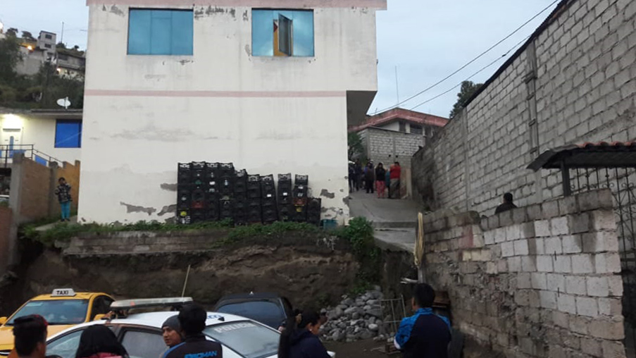 Hallan a dos menores de edad asesinados en su casa en Ambato
