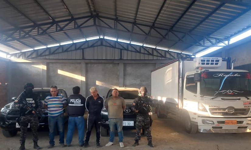 Tres personas fueron detenidas durante el operativo.