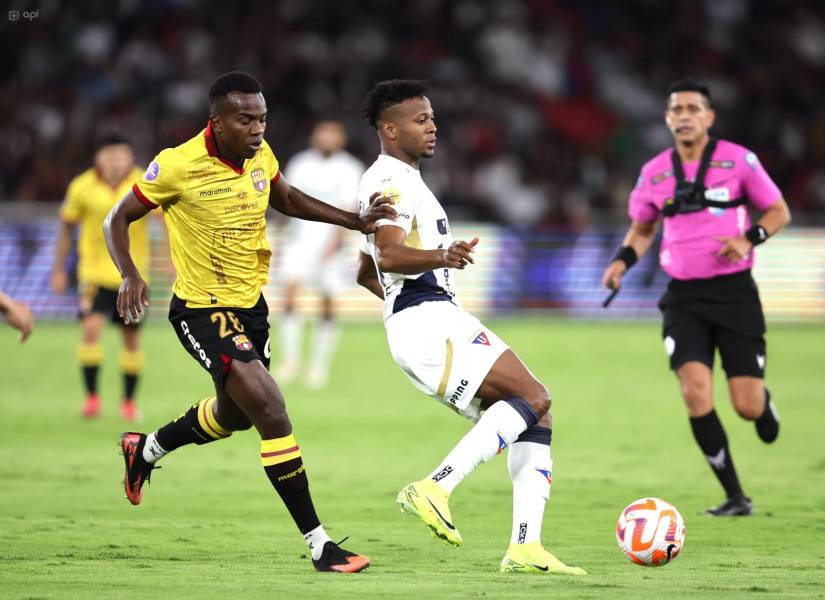 Liga de Quito le ganó a Barcelona SC en los dos enfrentamientos de este 2025.