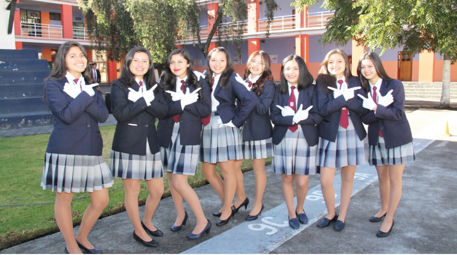 Estandarizan uniformes de 20 colegios municipales en Quito