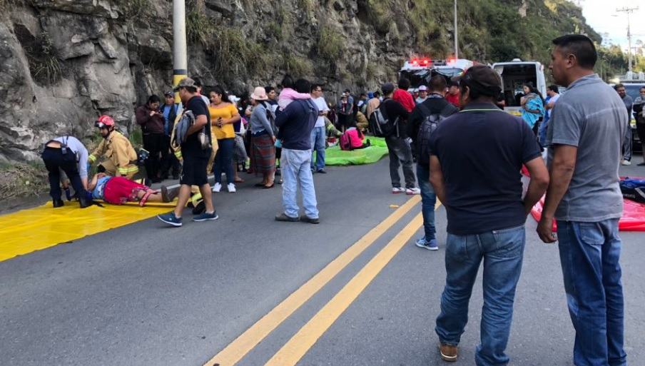 Accidente de tránsito deja más de 30 heridos en Cuenca