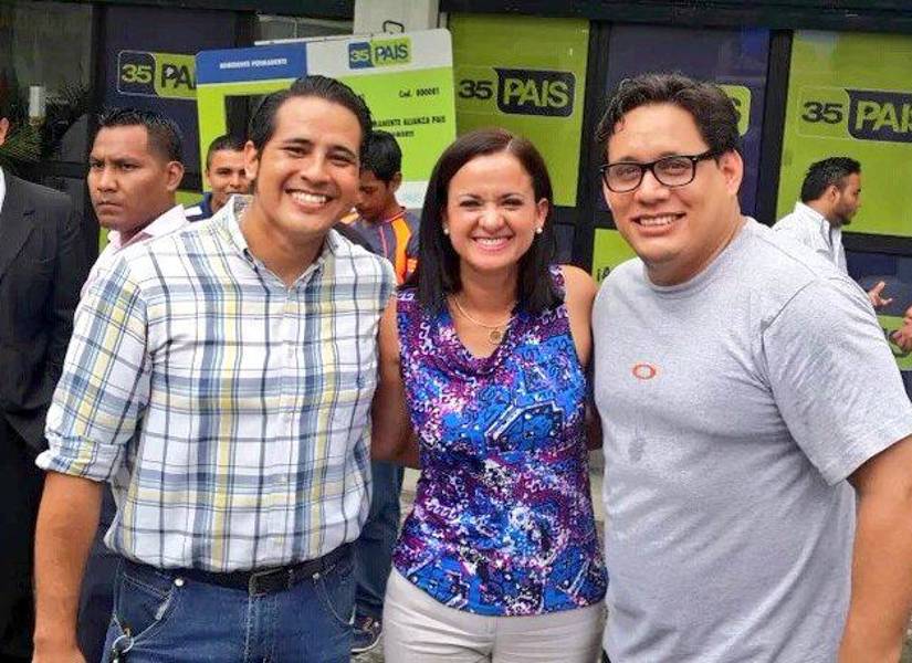 Ronny Aleaga junto a Marcela Aguiñaga, en una fotografía de 2016.