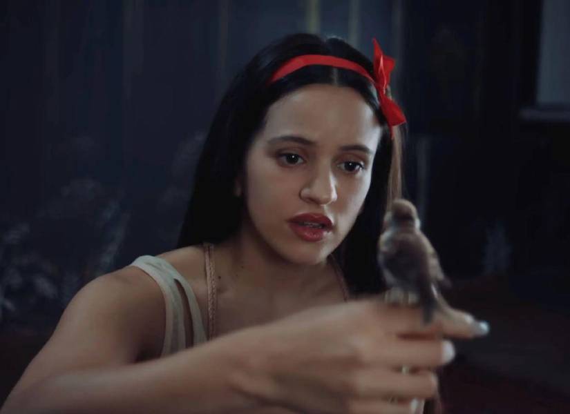 Rosalía en el video musical Berghain.