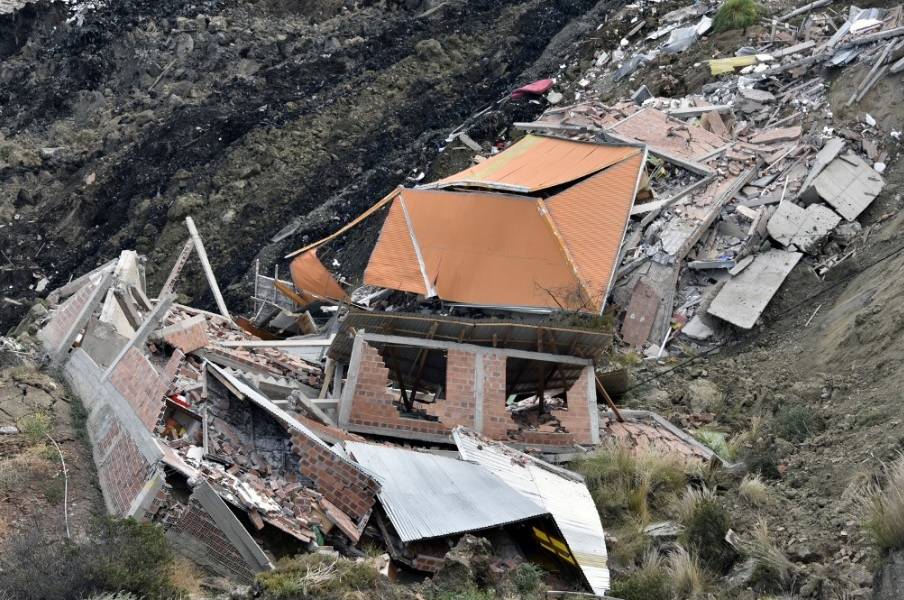 Tres desaparecidos y 66 viviendas destruidas por deslizamiento en Bolivia