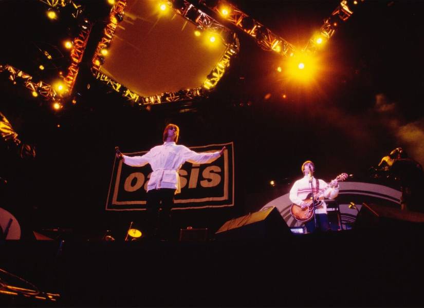 Oasis nació cuando Noel Gallagher invitó a su hermano menor, Liam, a cantar. Dos hijos de obreros irlandeses, habitantes de Manchester e influenciados por el sonido de The Stone Roses, fueron la voz más fuerte de la Cool Britannia.