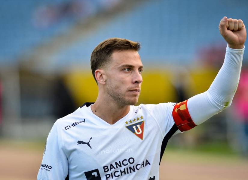 Ezequiel Piovi festejando un gol.
