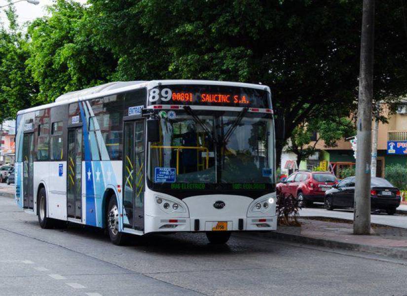 Bus de la línea 89 de la compañía Saucinc, en el norte de Guayaquil.