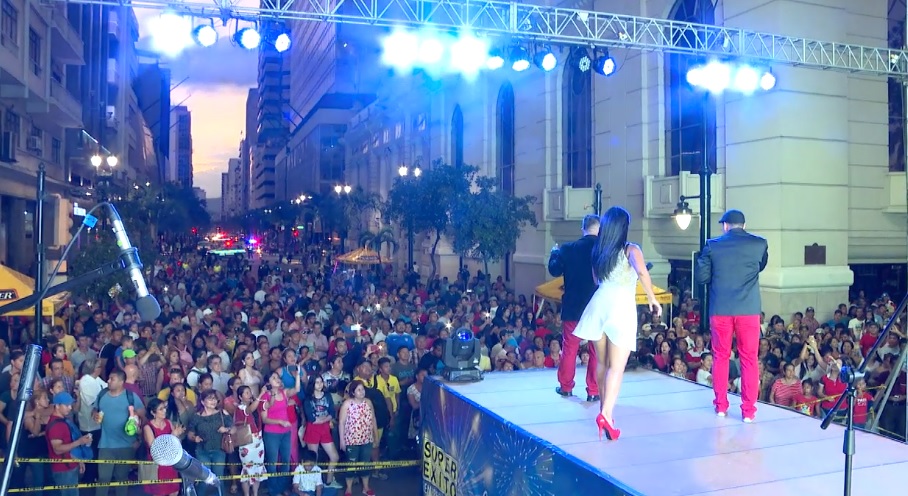 Miles de personas en mega fiesta de fin año en malecón Simón Bolívar