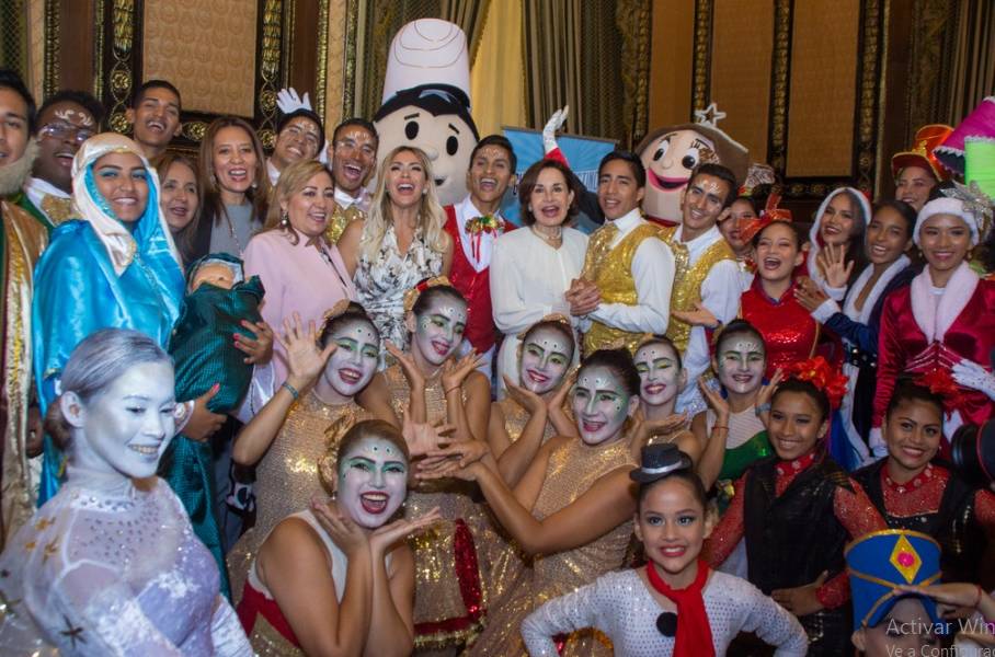 30 globos gigantes en el World Holiday Parade de Guayaquil