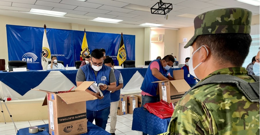 Apagón en bodega interrumpió recuento de votos en El Oro