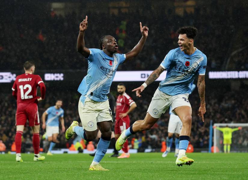 Jeremy Doku anotó el tercer gol para la goleada del Manchester City al Liverpool.