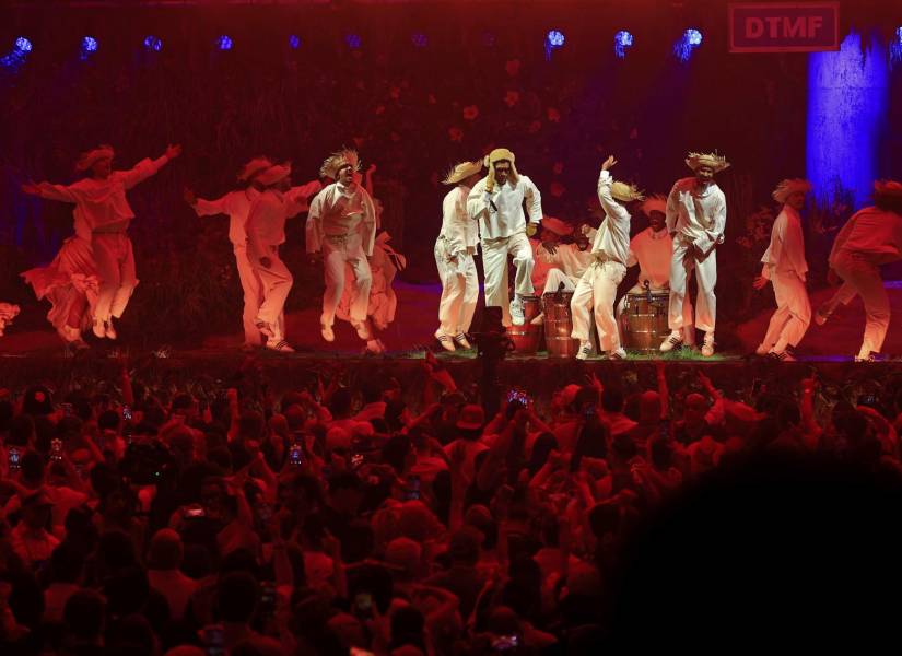 Bad Bunny se presenta en el Coliseo de Puerto Rico este sábado, en San Juan, Puerto Rico.