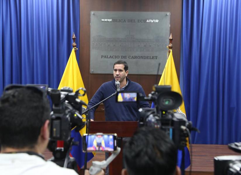 El ministro Roberto Luque, durante la séptima ruedas de prensa para actualizar sobre la situación energética en Ecuador.