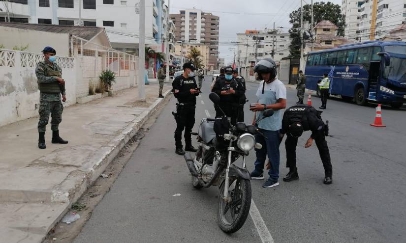 Más de 600 policías patrullarán doce balnearios de Santa Elena