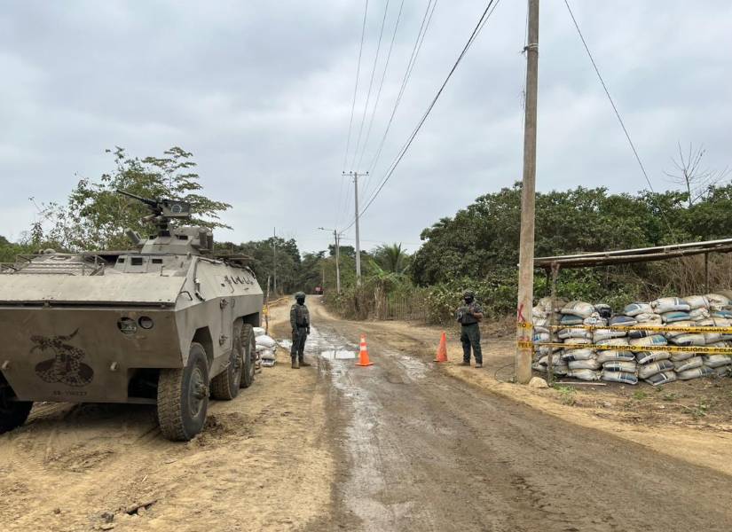 Imagen de este miércoles 3 de diciembre. La prensa solo puede llegar hasta un camino de acceso a la Cárcel del Encuentro.