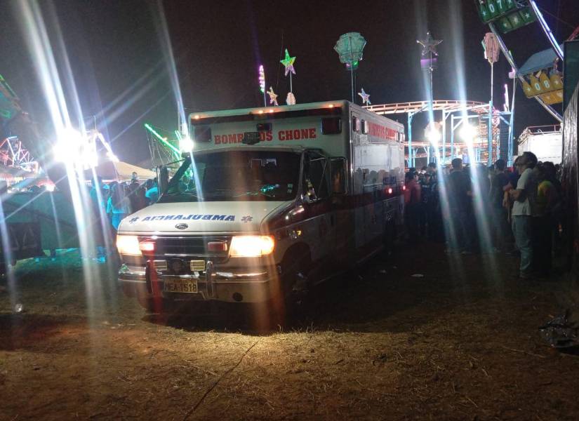 Al lugar acudieron bomberos y policías para brindar atención médica y controlar la situación.