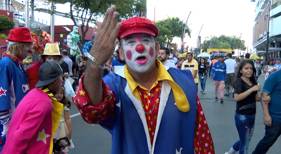 Miles de personas en mega fiesta de fin año en malecón Simón Bolívar