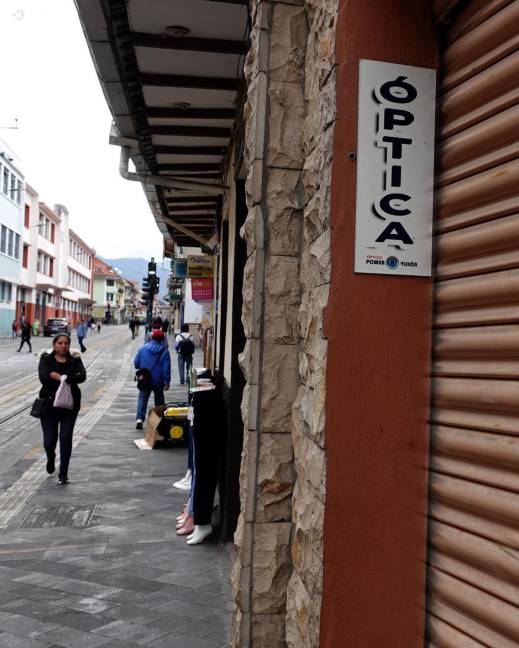 Locales comerciales en el centro histórico de Cuenca.