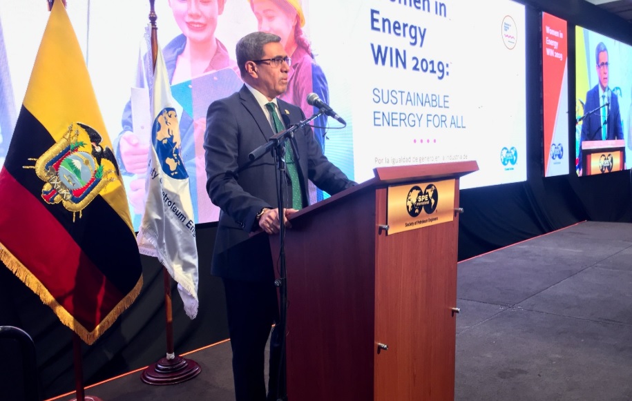Ministro destaca aumento de participación femenina en industria energética en Ecuador