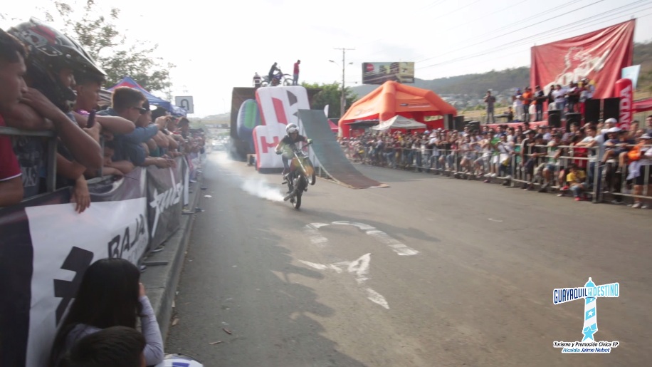 El Moto Fest Crazy Style Team puso a Guayaquil al borde de la adrenalina