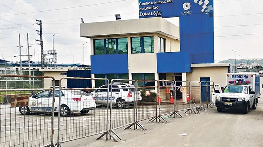 1 interno muerto y 6 heridos deja riña en cárcel de Guayas