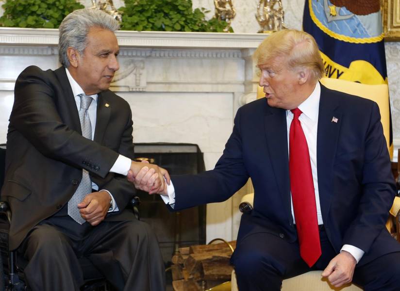 Lenín Moreno saluda con Donald Trump en la Casa Blanca.